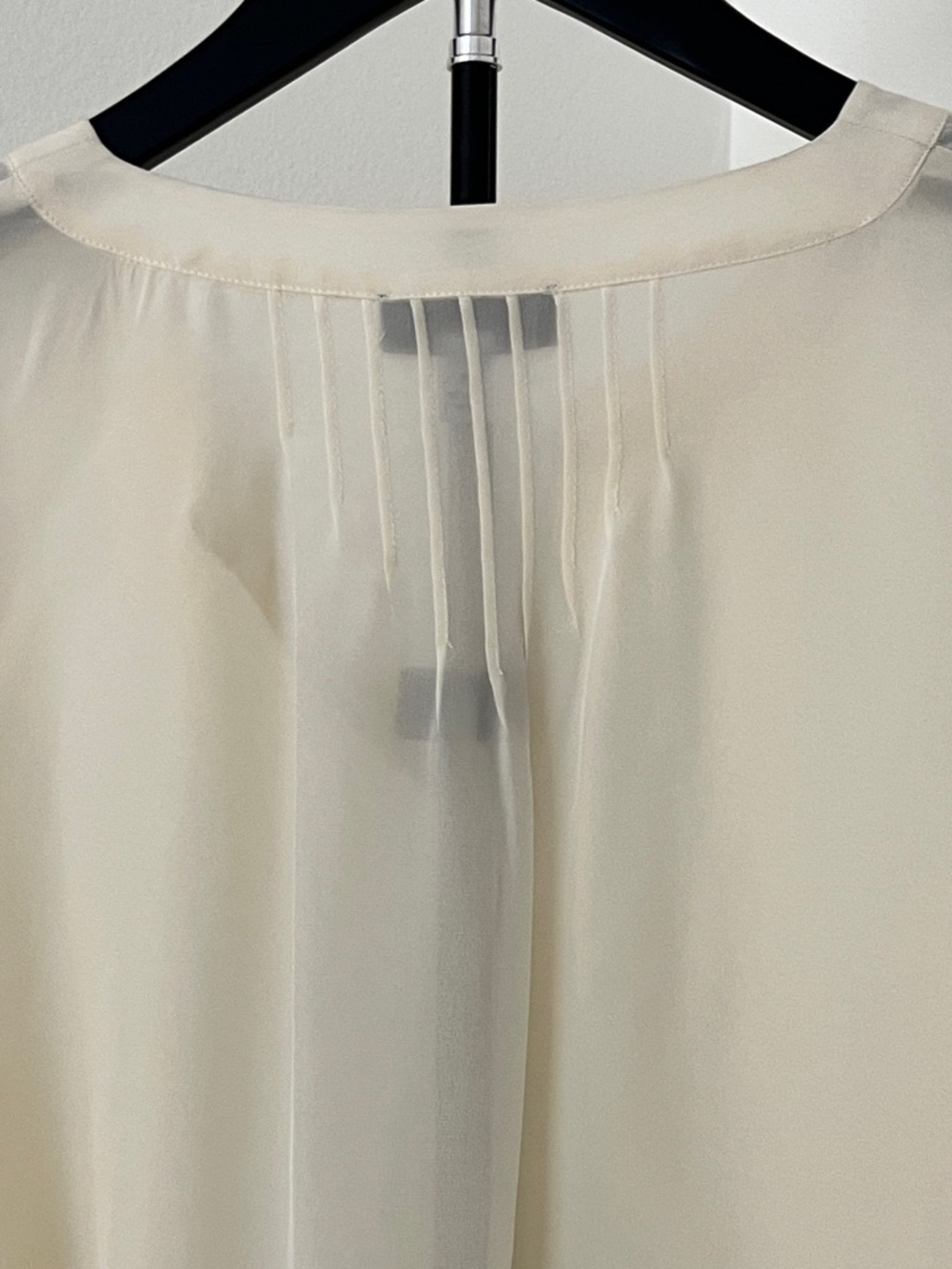 ✨ NWOT! Elegant Willi Smith 100% Silk Ivory Blouse | Office to Evening Chic - Picture 8 of 13